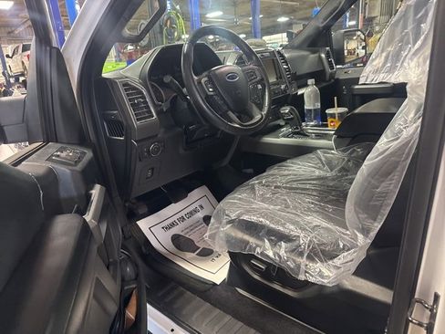 Used 2015 Ford F150 XLT w/ Equipment Group 302A Luxury image 16