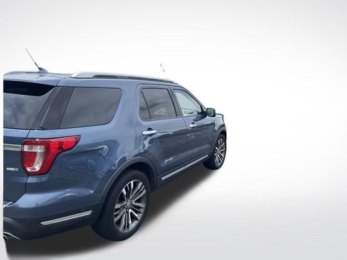 Used 2018 Ford Explorer Platinum AWD/4WD image 2