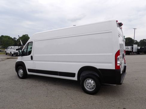 Used 2023 RAM ProMaster 2500 w/ Driver Convenience Group FWD image 4