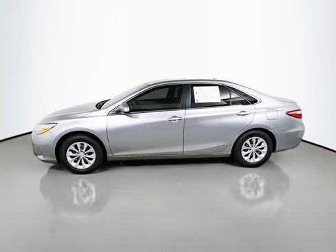 Used 2016 Toyota Camry LE image 9