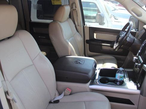 Used 2018 RAM 1500 Laramie w/ Convenience Group AWD/4WD image 4