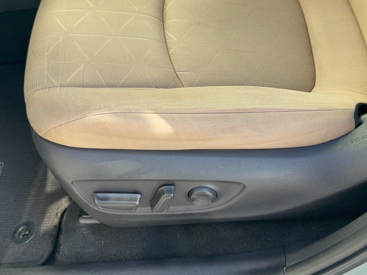Used 2019 Toyota RAV4 XLE w/ Convenience Package FWD image 16