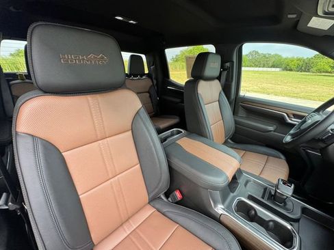 Used 2025 Chevrolet Silverado 1500 High Country w/ Technology Package AWD/4WD image 32