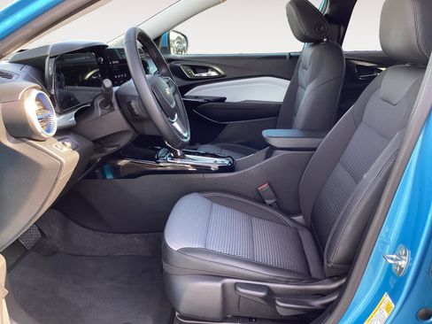 Used 2025 Chevrolet Trax LT w/ Driver Confidence Package image 26