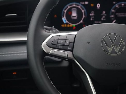 New 2026 Volkswagen Tiguan SE image 9