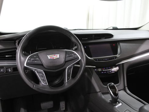 Used 2017 Cadillac XT5 Luxury w/ Driver Awareness Package image 6