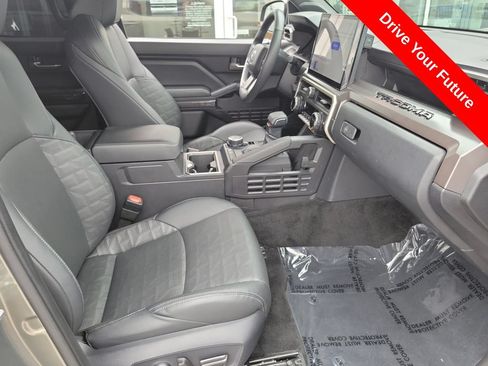 Used 2024 Toyota Tacoma TRD Sport w/ TRD Sport Premium Package AWD/4WD image 19