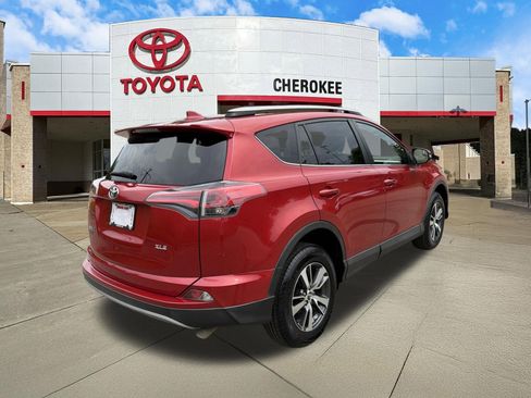 Used 2017 Toyota RAV4 XLE FWD image 5