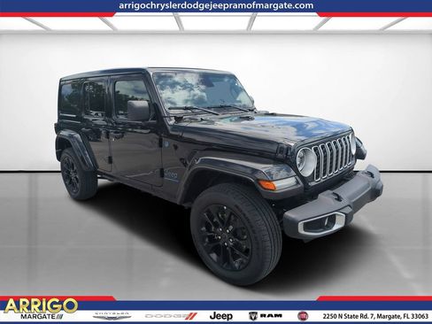 Used 2025 Jeep Wrangler Unlimited Sahara w/ Safety Group AWD/4WD image 1