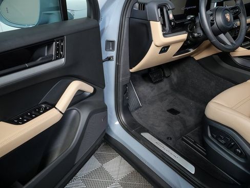 Certified 2026 Porsche Cayenne image 8
