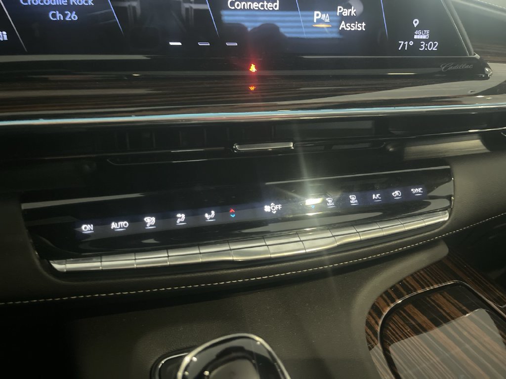 Used 2024 Cadillac Escalade Premium Luxury AWD/4WD image 16