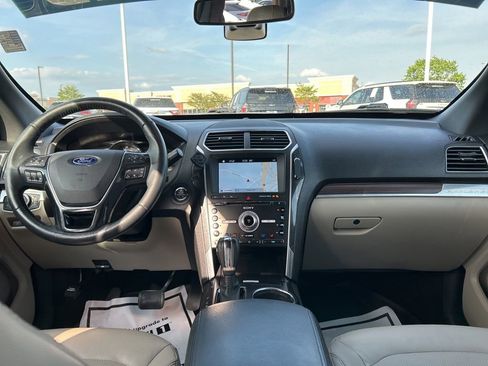 Used 2018 Ford Explorer Limited w/ Equipment Group 301A FWD image 12