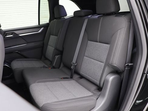 Used 2025 GMC Acadia Elevation image 12