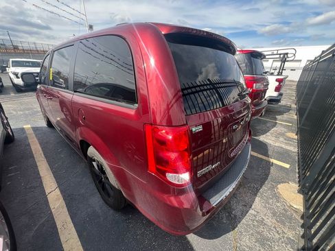 Used 2019 Dodge Grand Caravan GT FWD image 3
