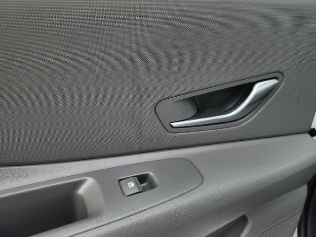 Certified 2025 Hyundai Elantra SE FWD image 13