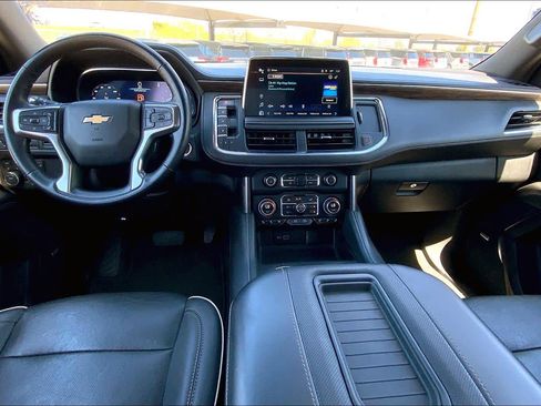 Used 2023 Chevrolet Suburban Premier image 15