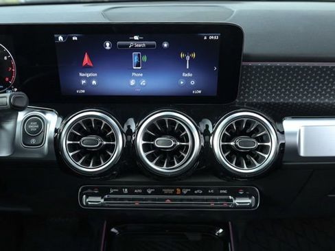 Used 2024 Mercedes-Benz GLB 250 image 20