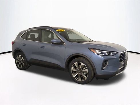 Used 2023 Ford Escape Platinum w/ Premium Technology Package image 2