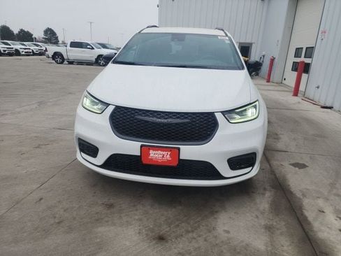 New 2026 Chrysler Pacifica Select AWD/4WD image 11
