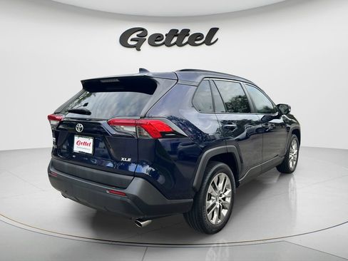 Used 2021 Toyota RAV4 XLE Premium FWD image 5