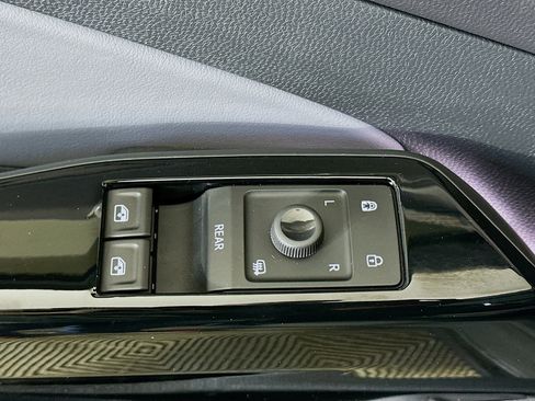 Used 2024 Volkswagen ID.4 S image 15