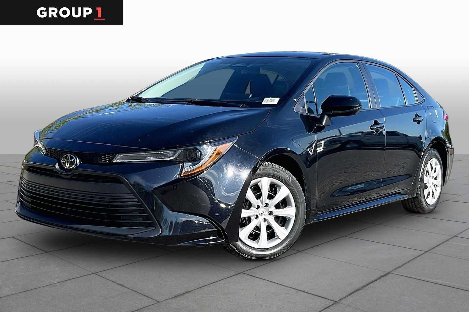 Used 2025 Toyota Corolla LE FWD image 1