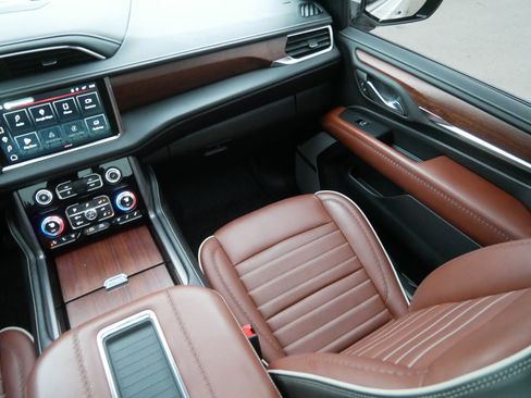 Used 2024 GMC Yukon Denali Ultimate w/ LPO, Floor Liner Package image 11