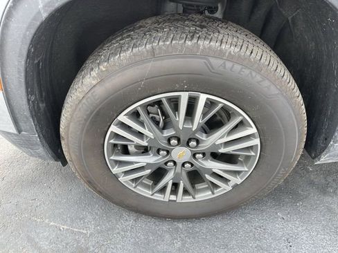 Used 2025 Chevrolet Traverse LT image 5