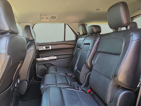 Used 2022 Ford Explorer Limited image 11