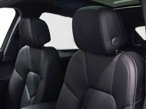 Certified 2026 Porsche Macan AWD/4WD image 19