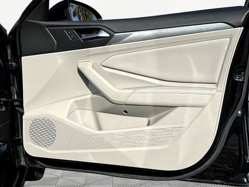 Used 2023 Volkswagen Jetta SE w/ Panoramic Sunroof Package image 28