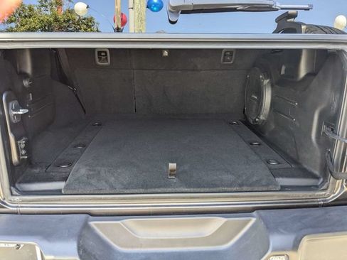 Used 2018 Jeep Wrangler Unlimited Rubicon AWD/4WD image 12