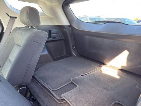 Used 2024 GMC Terrain SLE image 33