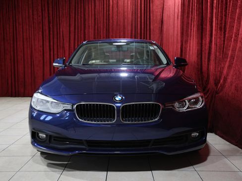 Used 2018 BMW 320i Sedan RWD image 9