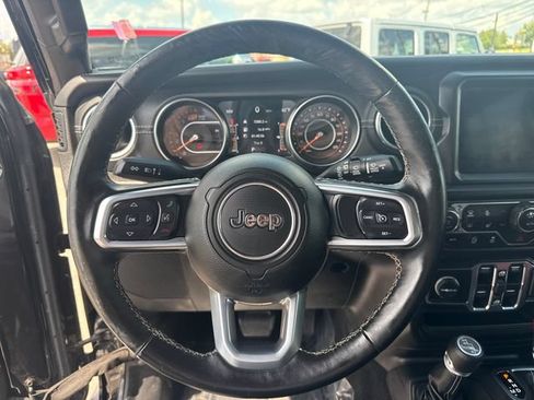 Used 2019 Jeep Wrangler Unlimited Sahara AWD/4WD image 16