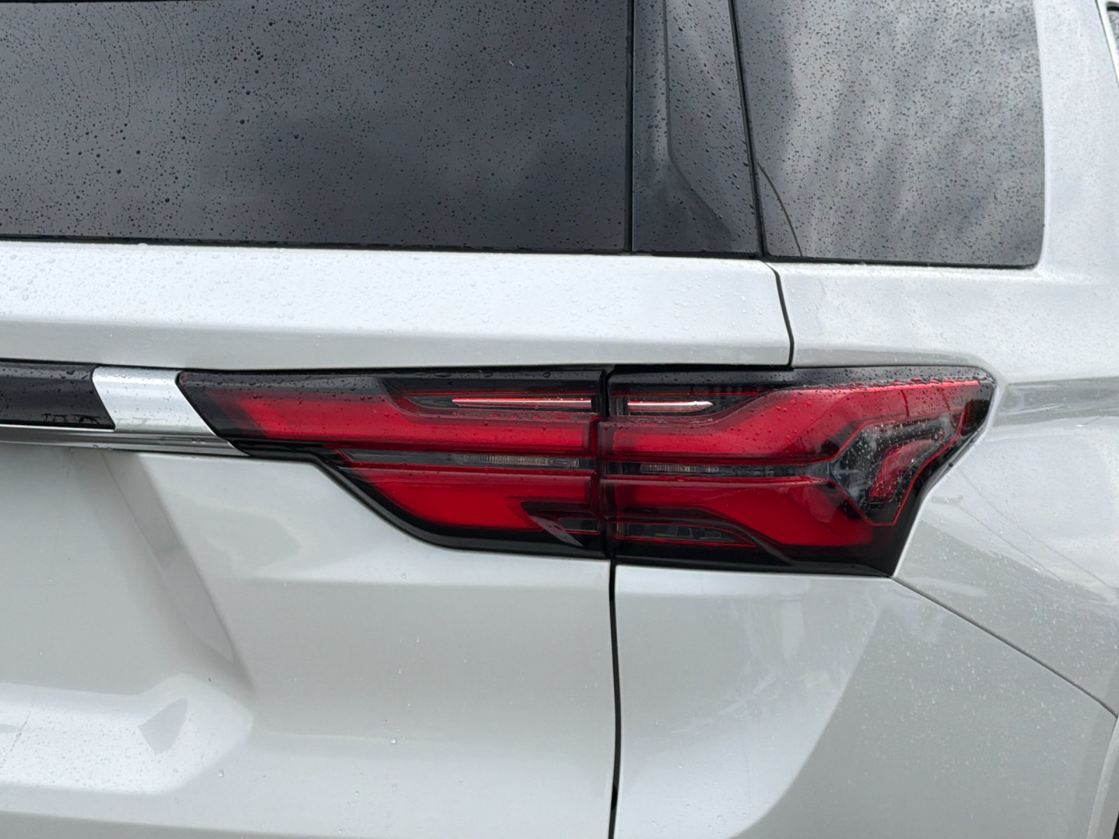 Used 2023 Chevrolet Traverse Premier FWD image 40