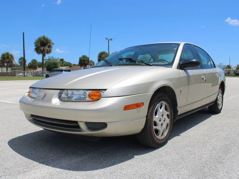 Used 2002 Saturn S-Series SL2 w/ SL2 Option Pkg 2 FWD image 3