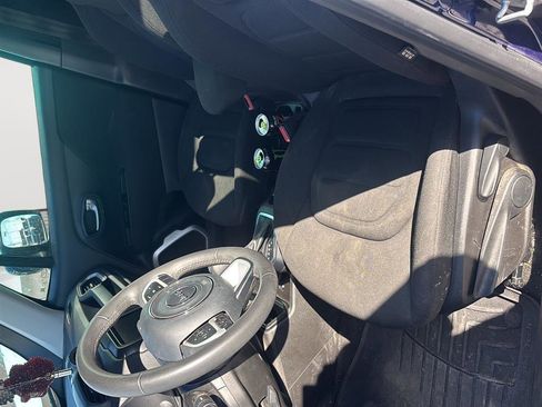 Used 2021 Jeep Renegade Latitude image 2