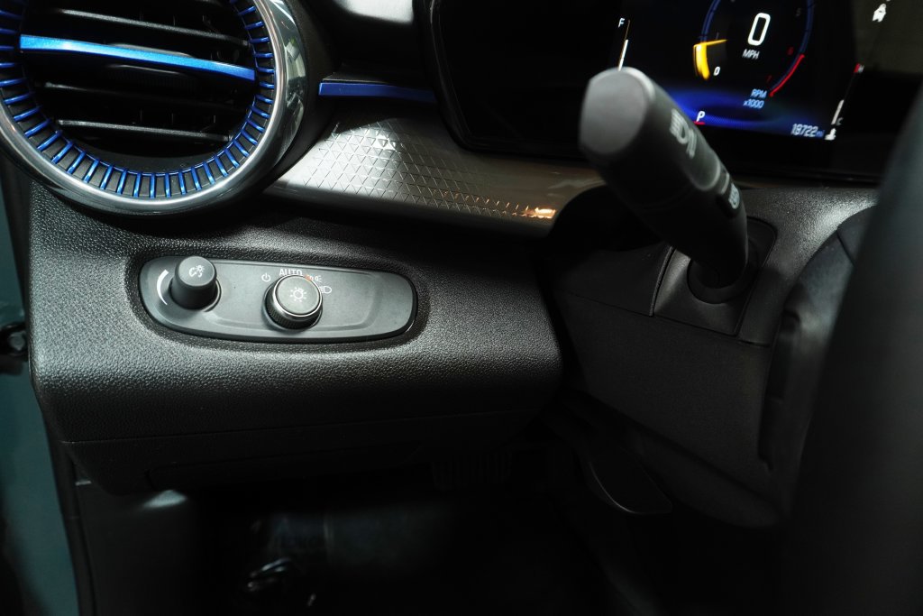 Used 2025 Chevrolet Trax LT w/ Driver Confidence Package FWD image 23