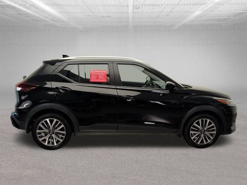 Certified 2022 Nissan Kicks SV FWD image 8