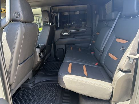 Used 2025 GMC Sierra 2500 AT4 w/ AT4 Premium Plus Package AWD/4WD image 18