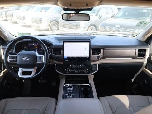 Used 2023 Ford Expedition Limited AWD/4WD image 12
