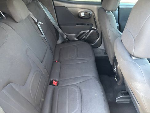 Used 2019 Jeep Renegade Latitude w/ Popular Equipment Group image 17