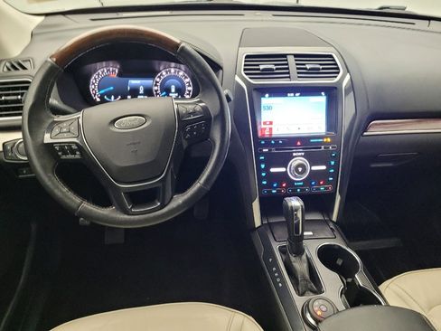 Used 2017 Ford Explorer Platinum image 22