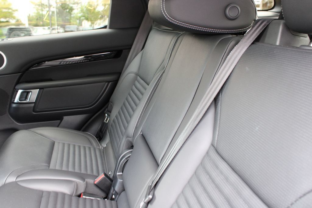 Certified 2025 Land Rover Discovery S AWD/4WD image 8