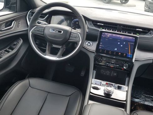 New 2025 Jeep Grand Cherokee Limited image 13