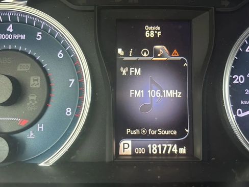 Used 2015 Toyota Camry XLE image 11