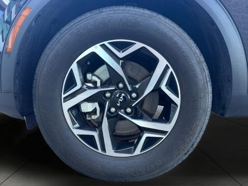 Certified 2025 Kia Sportage LX image 6