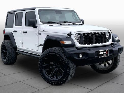 Used 2024 Jeep Wrangler Unlimited Sport AWD/4WD image 3