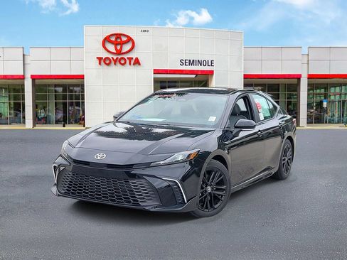 Used 2026 Toyota Camry SE FWD image 1